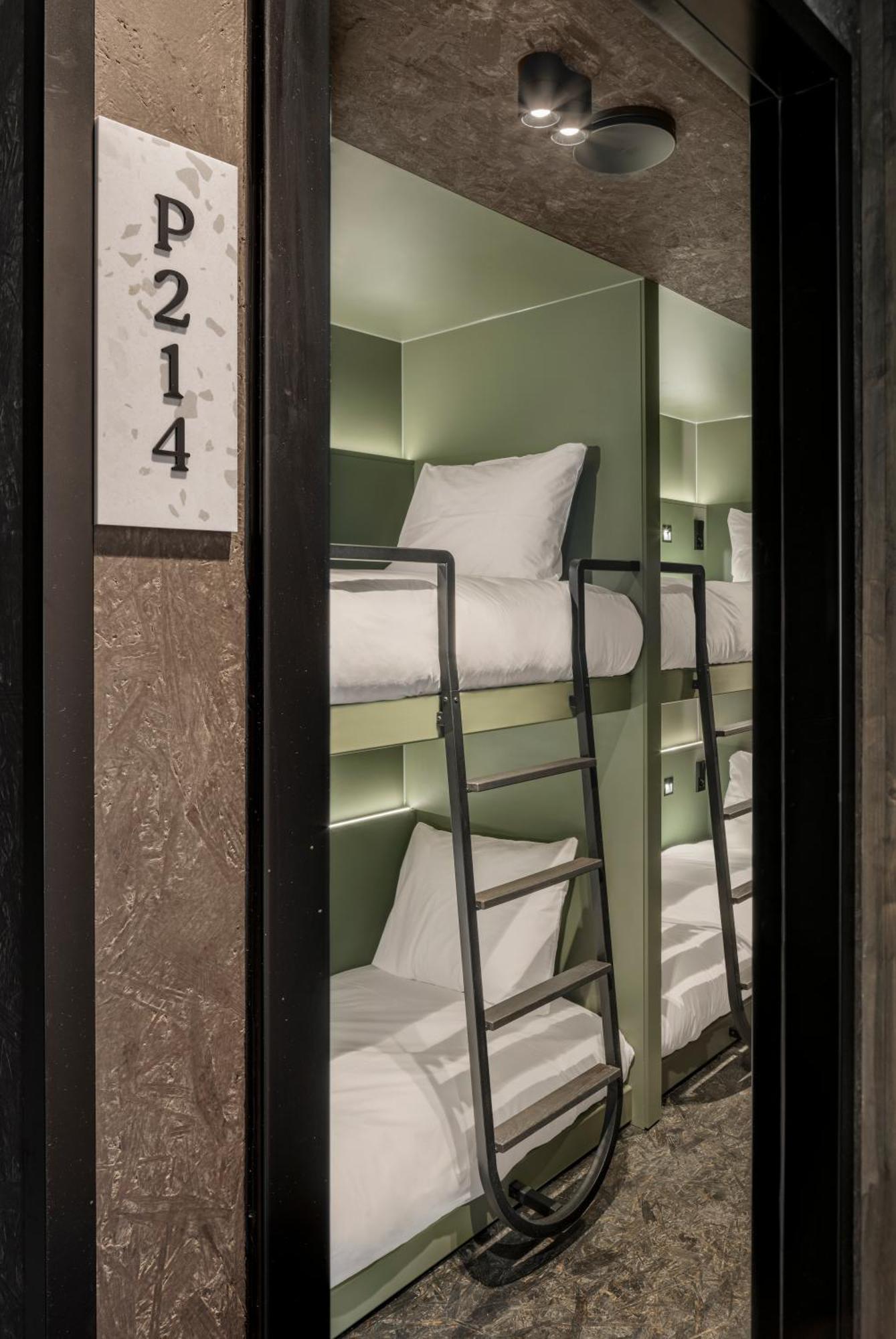 Pods By The Usual Rotterdam Hostel Екстериор снимка